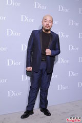 组图：钟楚红张曼玉同台亮相 全智贤露香肩