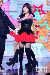 组图：SISTAR孝琳下衣失踪似没穿 EXO白衣纯情