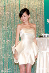 幻灯：小S放言再生女儿送大S 无所谓老公去夜店