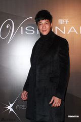 组图：周慧敏走秀疲态尽显 “虞姬”杜鹃亮相