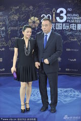 组图：陈凯歌陈红夫妇亮相 低调秀恩爱