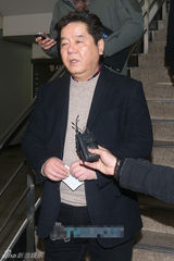 组图：韩电影导演沈衡来拖欠工资出庭面色凝重