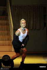 组图：《虾仔爹地》首演落幕 刘德华友情客串