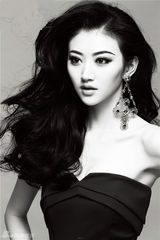 组图：景甜诠释硬朗蔷薇 成龙单臂托举