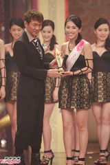 组图：亚姐大中华区总决赛揭幕 霍震霆任颁奖嘉宾