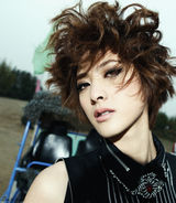 组图：隋俊波户外写真彰显别样动感潮流