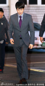 组图：朴施厚受讯8小时显憔悴 称最近非常痛苦