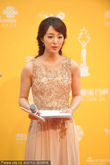 组图：瑶淼李蜜携手主持 纱裙闪亮清丽纯美