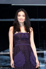 组图：舒淇优雅亮相身材高挑 短裙衬美腿修长