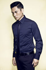 组图：淳于珊珊雅痞写真显搞笑本色