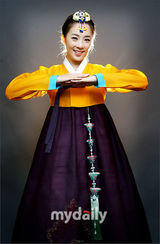 组图：韩星穿韩服拍写真迎中秋 南圭丽(南奎丽)典雅朱元粉嫩