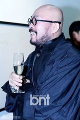 组图：韩时装设计师李尚峰办个人裸体艺术展