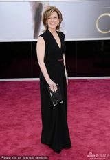 组图：迪士尼ABC电视集团总裁安妮深V黑裙优雅