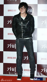 组图：张东健金素妍等众星助阵《咖啡》VIP首映