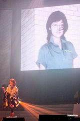 组图：Hebe田馥甄香港个唱 送歌给女英雄Selina 