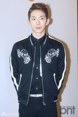 组图：2AM赵权帝国之子金桐俊等亮相时尚活动