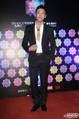 组图：顾又铭健壮身材惹垂涎 侧面酷似黄晓明