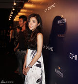 组图：汤晶媚华美亮相时装展 东田盛赞艳压群芳