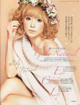 组图：滨崎步熟女写真变花仙 宽衣秀美背纹身