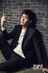 高清组图：韩星李尚允时尚大片 变身帅气台球男