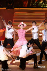 幻灯图集：凤飞飞入行41年 帽子天后欲创凤氏潮牌