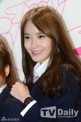 组图：少女时代穿牛仔裤赴派对 显完美曲线