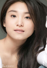 组图：68岁老艺人凌峰19岁漂亮时髦女儿近照曝光