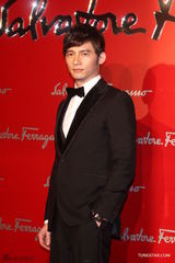 组图：名模隋棠压轴走秀 大S萧敬腾等亮相