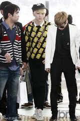 组图：SuperJunior SISTAR等便装亮相机场