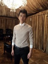 组图：黄明杂志花絮照曝光 成熟冷峻显忧郁男人味