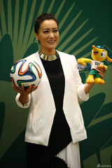 独家：谭晶产后首亮相身材苗条 助阵世界杯开票