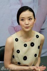 幻灯图：王艳新书签售 谈儿子一半天使一半魔鬼 