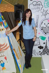 高清图：琦琦曝任达华为女儿学弹琴 MCJin望做父亲