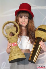 组图：星光魔王王诗安首发片甜美 黄子佼助阵