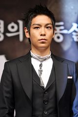 高清图：《到炮火中去》发布会 权相佑(权相宇)等出席