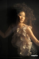 幻灯图：陈慧琳产后首推新碟 爆炸头诠释时尚新辣妈