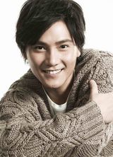 高清组图：丁子峻戴围脖写真曝光 新浪微博开通