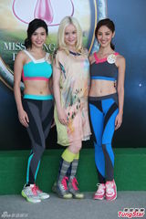 组图：候选港姐公开量度身材 何傲儿自愧不如