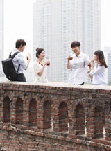 高清图：东方神起昌珉帅气为母校拍宣传片