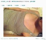 组图：微博平胸大赛走红 妹子胸部被当鼠标垫