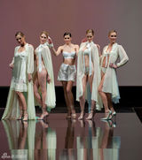 组图：内衣名模马达丽娜-皮卡为内衣走秀