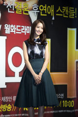 独家高清：少女时代允儿宣传新剧清纯甜笑醉人