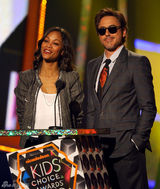 幻灯图：美国儿童选择奖群星闪耀 成龙展华人风采 