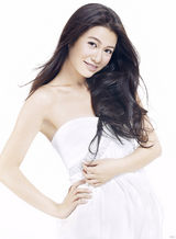 组图：张淼最新写真照曝光变身轻熟女