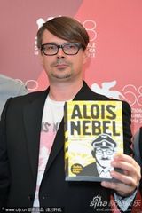 组图：《阿洛伊斯纳贝尔》发布会 编剧带小宝贝抢镜