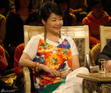 高清：萨日娜变早春时尚达人 优雅风韵散发成熟魅力