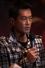 组图：众主创现身《逃出生天》活动现场