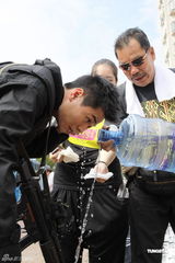 组图：马德钟为《飞虎》拍宣传片 罗仲谦险受伤