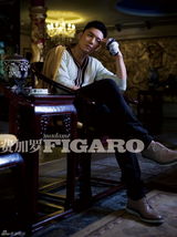 组图：李东学《费加罗》眼神深邃展魅力