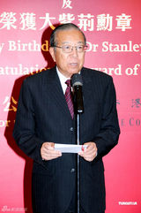 组图：赌王何鸿燊二房子女捐款150万善款为父贺寿